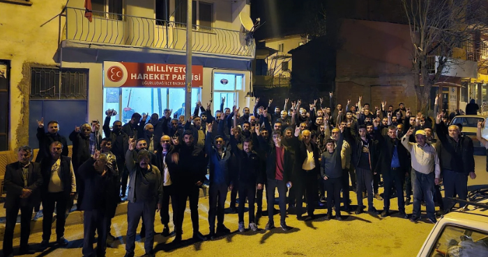 Çorum'da Seçime İtiraz Var: Belediye Önünde Nöbete Başladılar