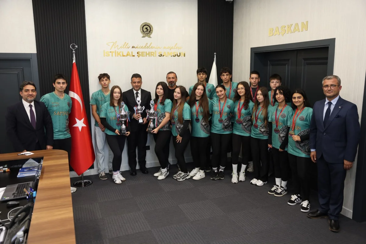 Sporcular Başkan Doğan’ı Makamında Ziyaret Etti