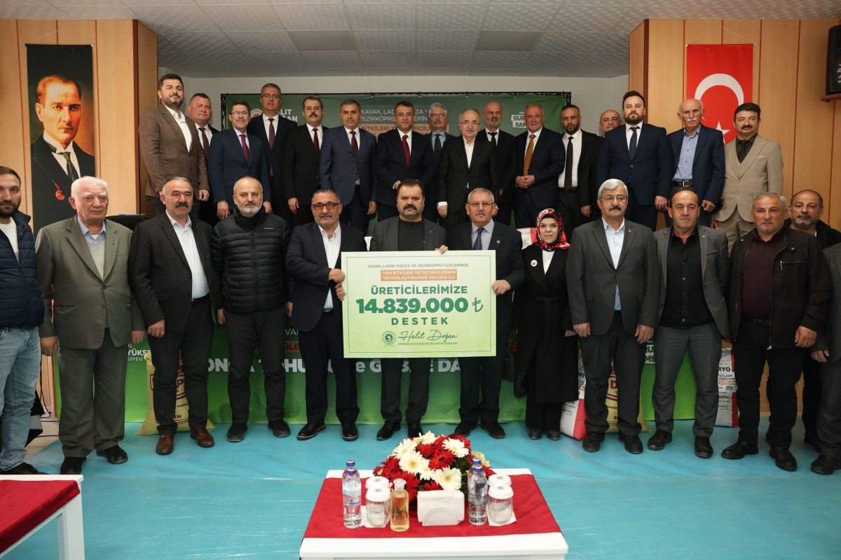 Büyükşehir’den Üreticiye Yonca Tohumu Ve Gübre Desteği
